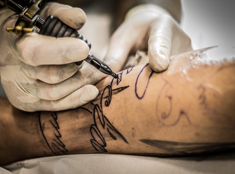 cromos tattoo hombre